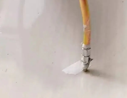 东宁瓷砖空鼓维修公司专业解答在瓷砖铺贴过程中，如果使用的砂料过粗（如全部使用了粗砂），可能会导致以下问题